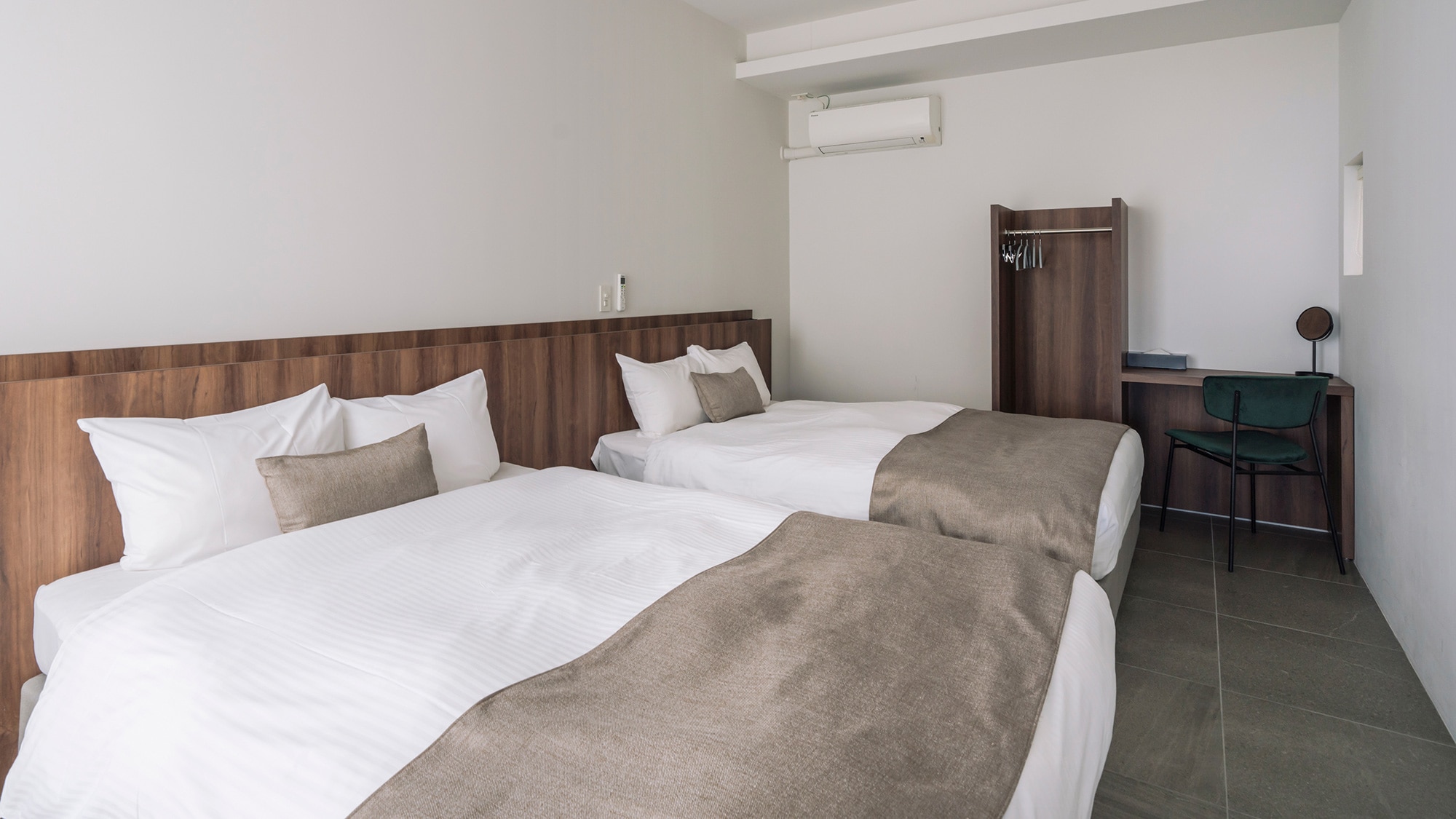 ・[LUNA] Enjoy a relaxing time on the spacious double bed