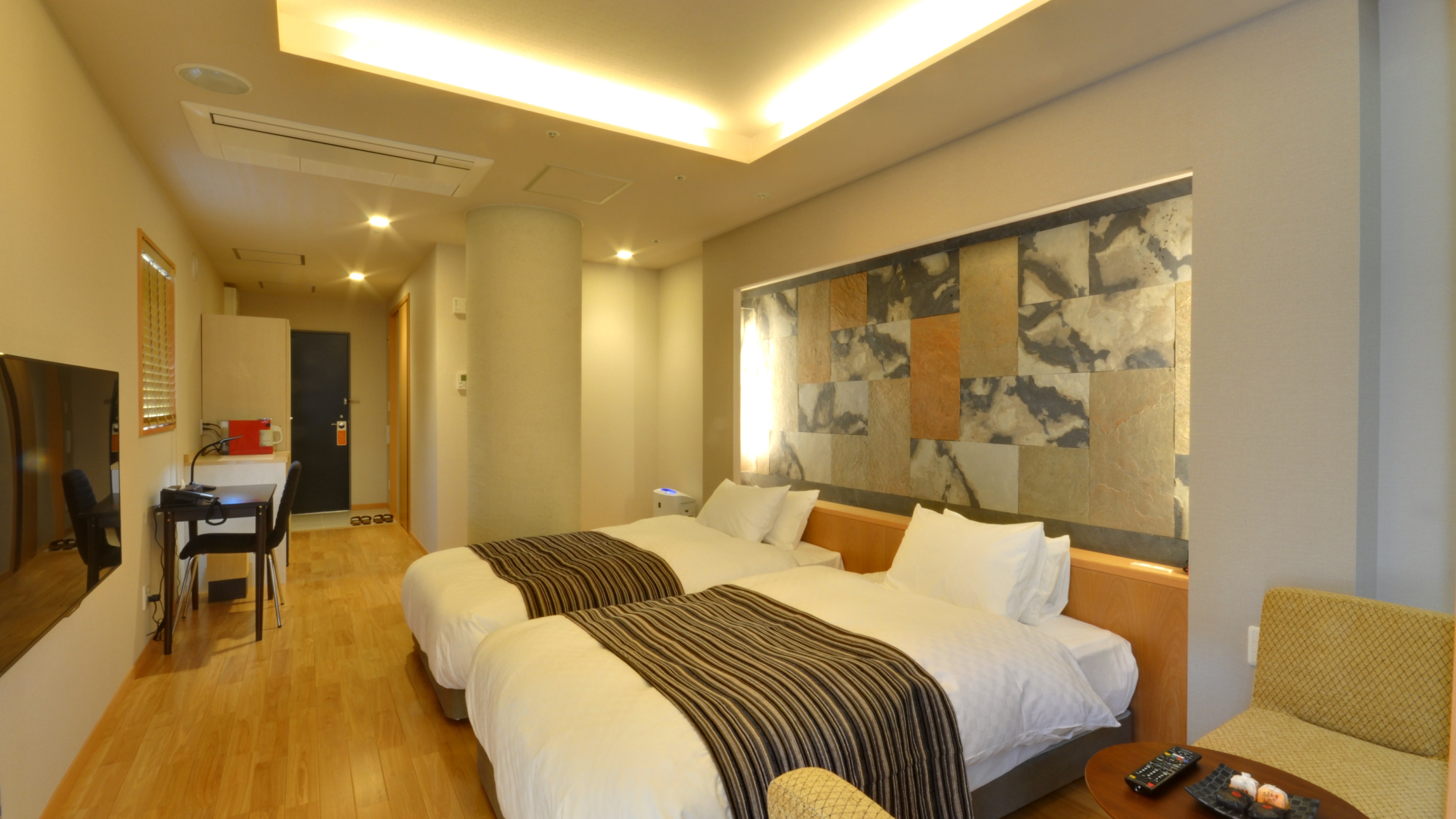 Western-style twin room with indoor hot spring bath