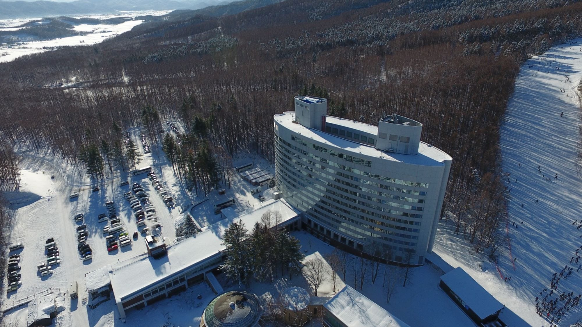 Hotel exterior (winter)