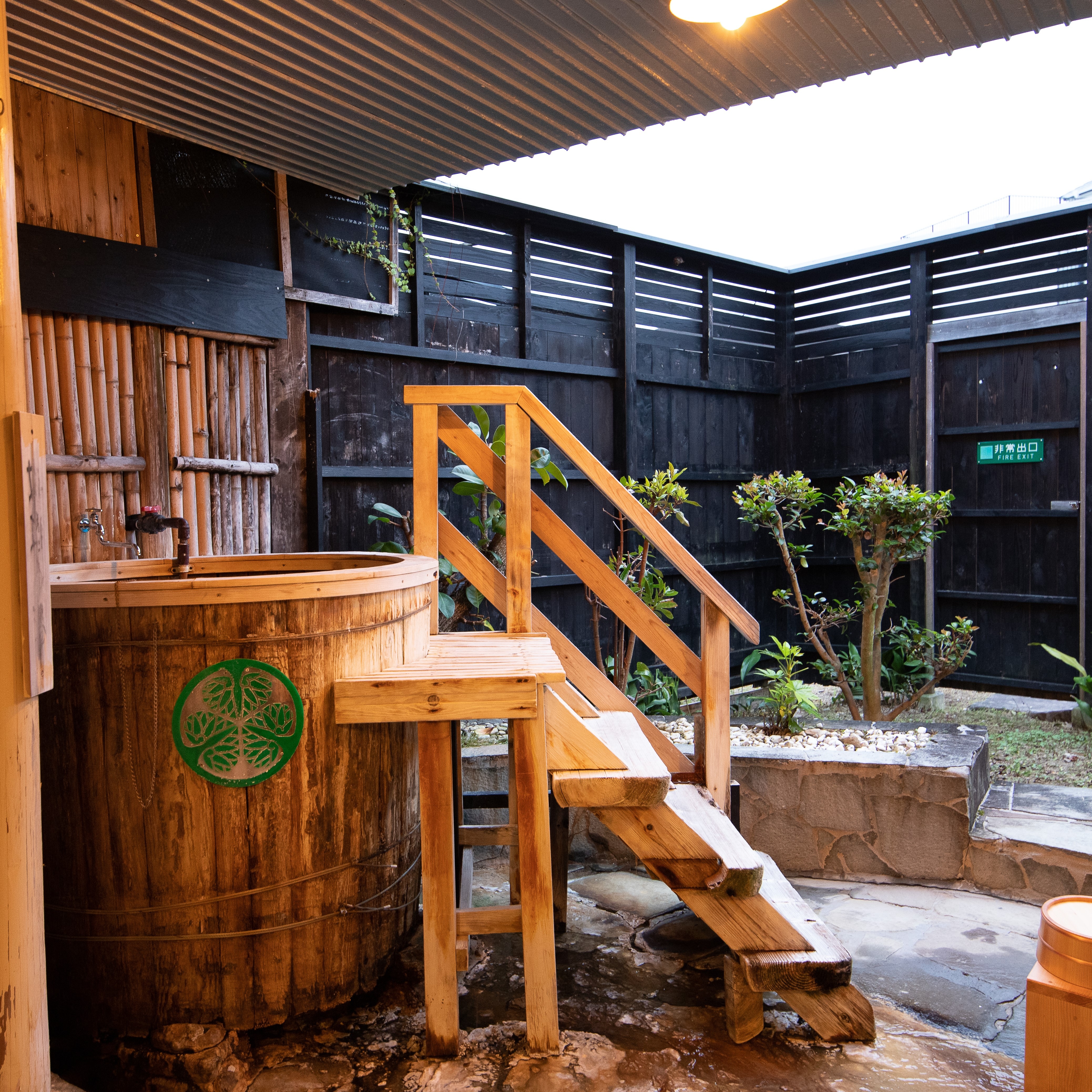 [Room] Semi-special room hot spring (barrel bath)