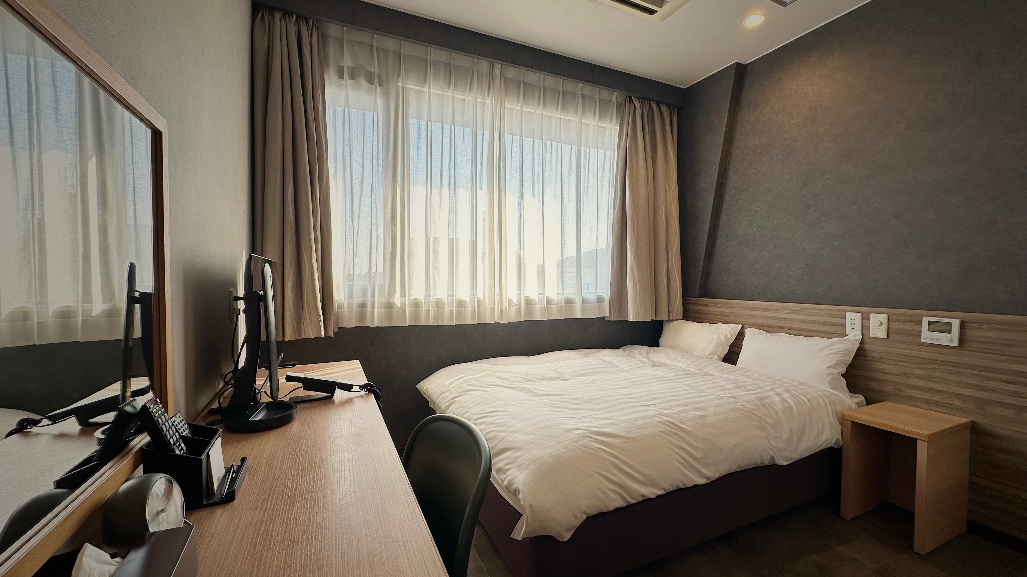 Non-smoking standard plus double room example (503)