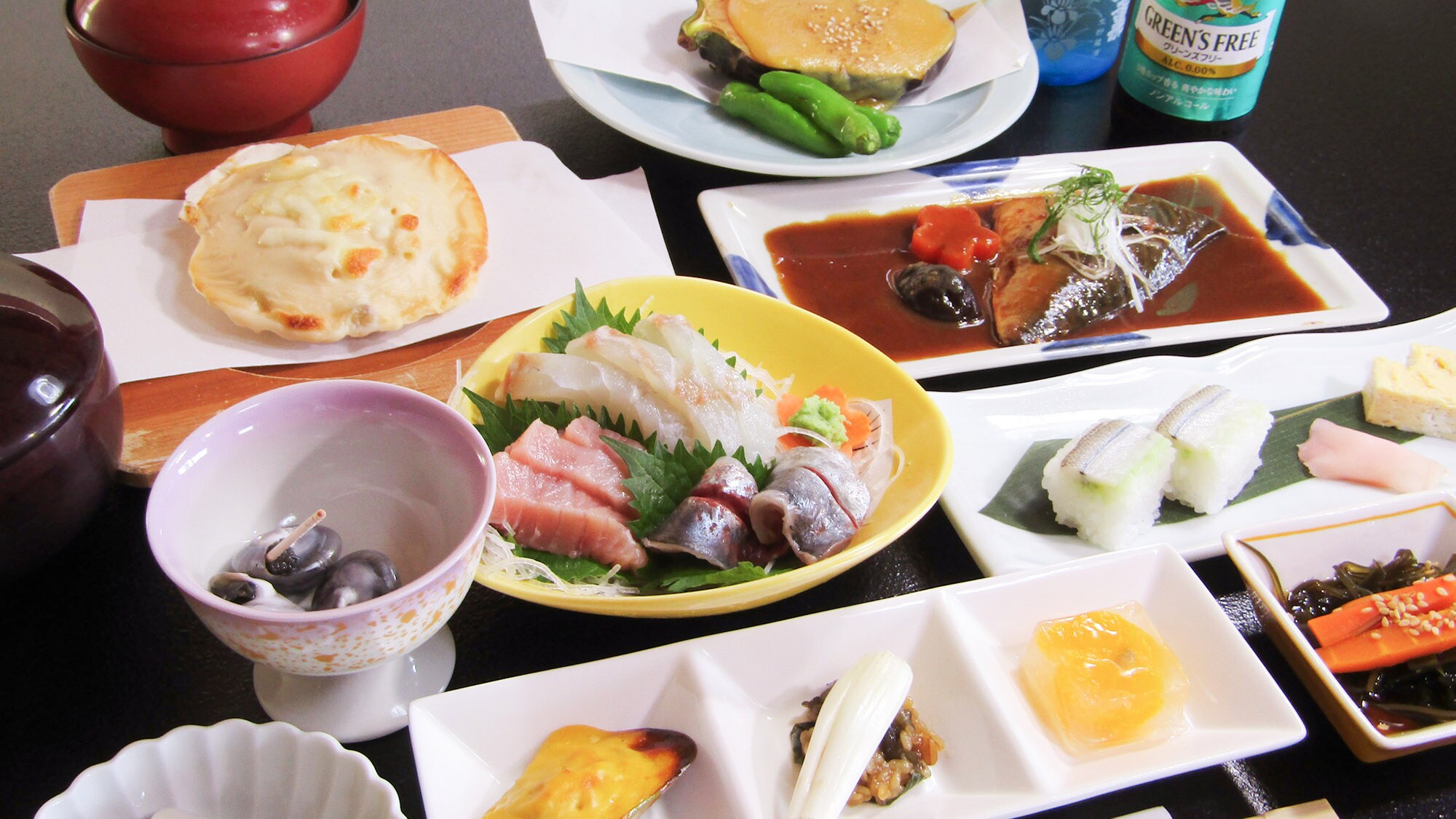 ・[海鲜套餐例] 品尝当地捕获的新鲜时令海鲜。