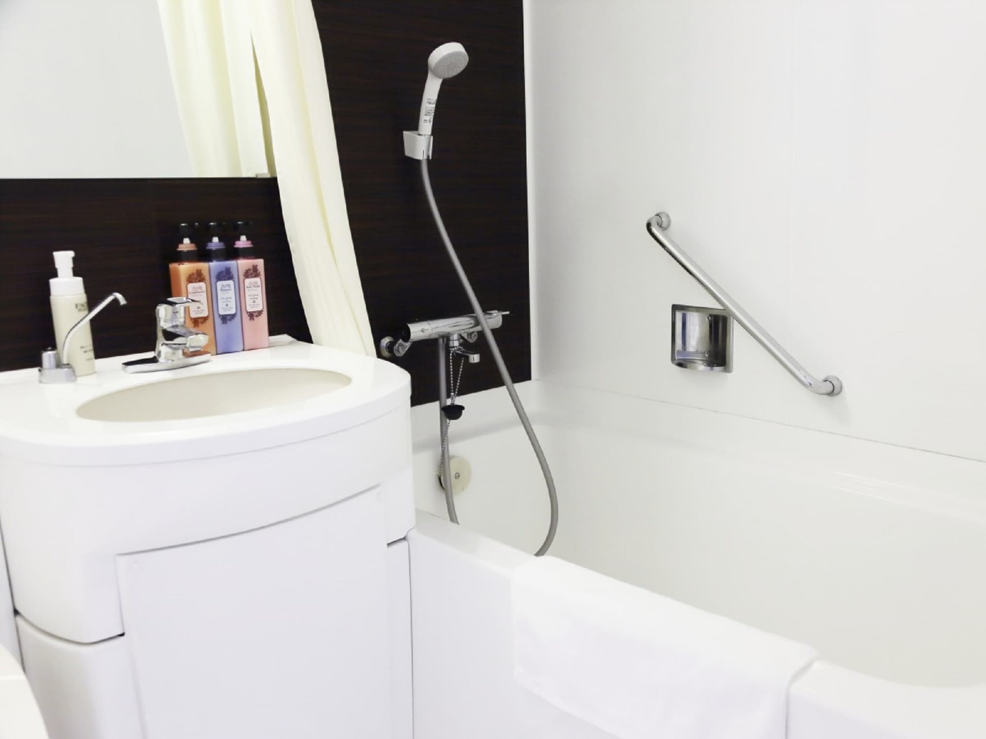 An example of a standard room type unit bath
