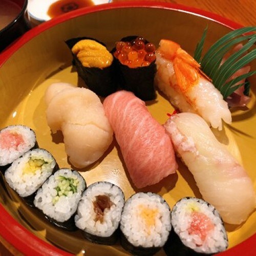 [แผนการจัดส่งซูชิ (ตัวอย่างอาหารเย็น)] จัดส่งจากร้านค้าในพื้นที่ที่แนะนำ ♪