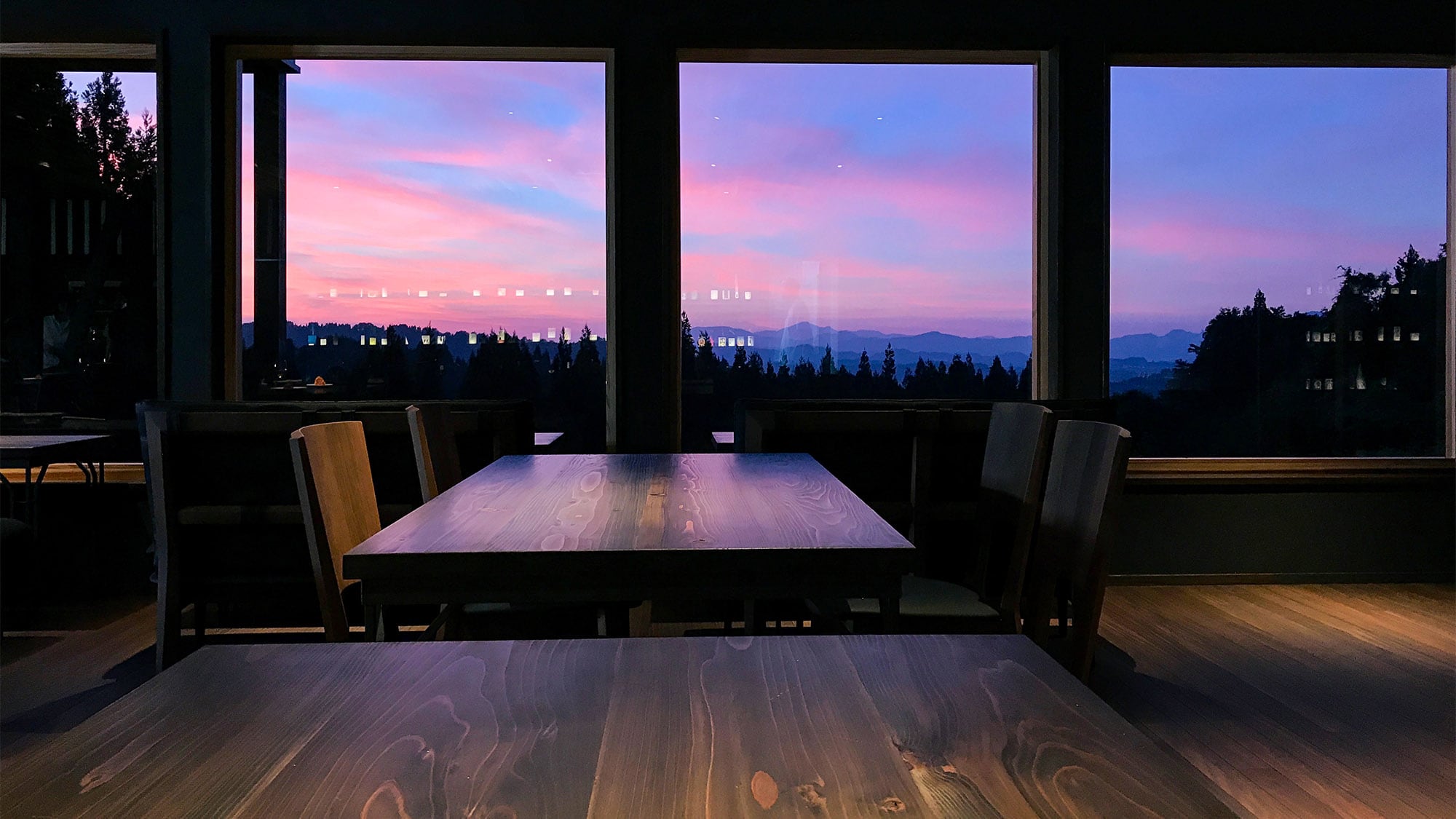 ・Bar: You can choose your favorite wine to match your meal and mood.