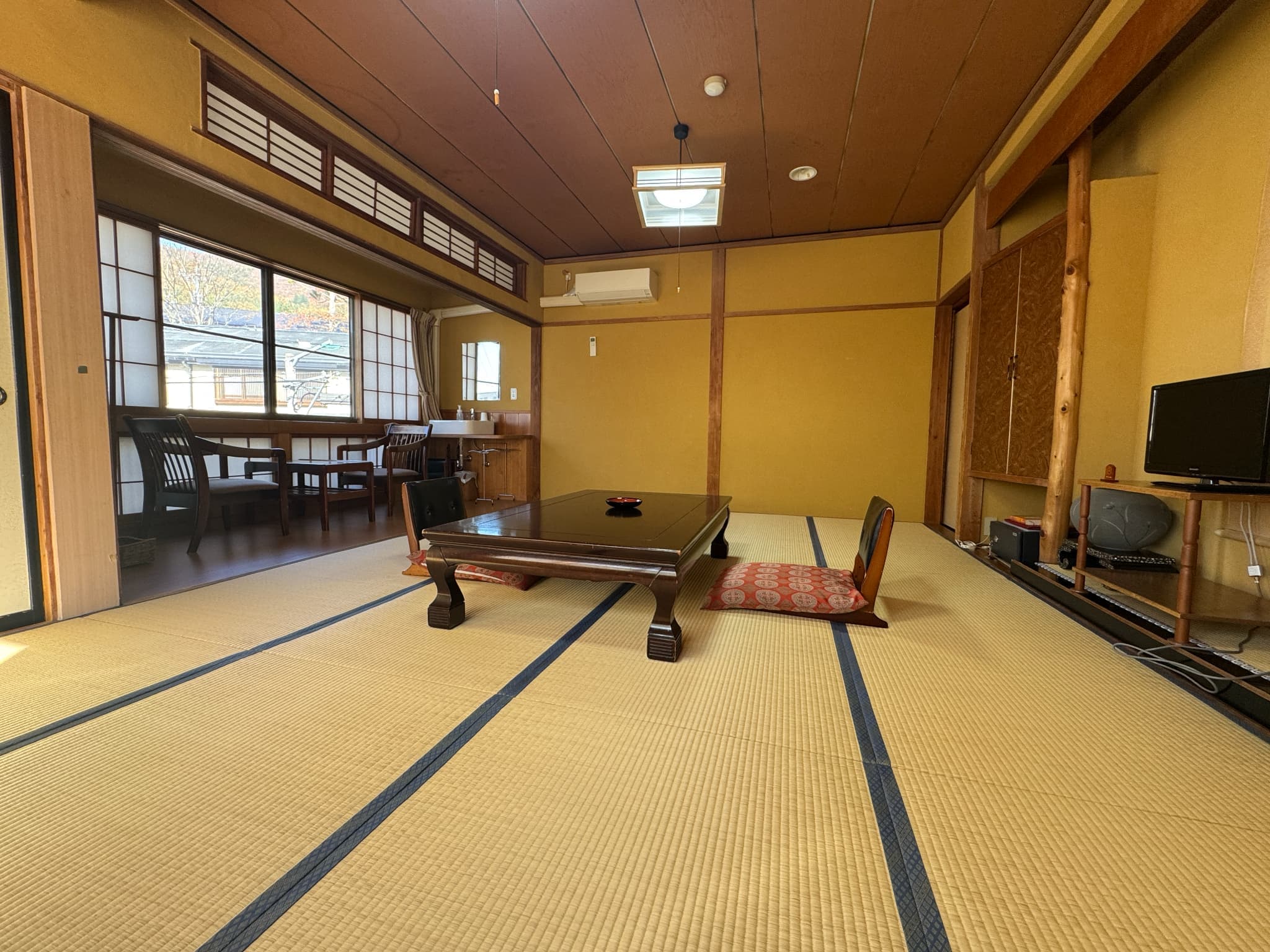Example of a 12 tatami Japanese-style room