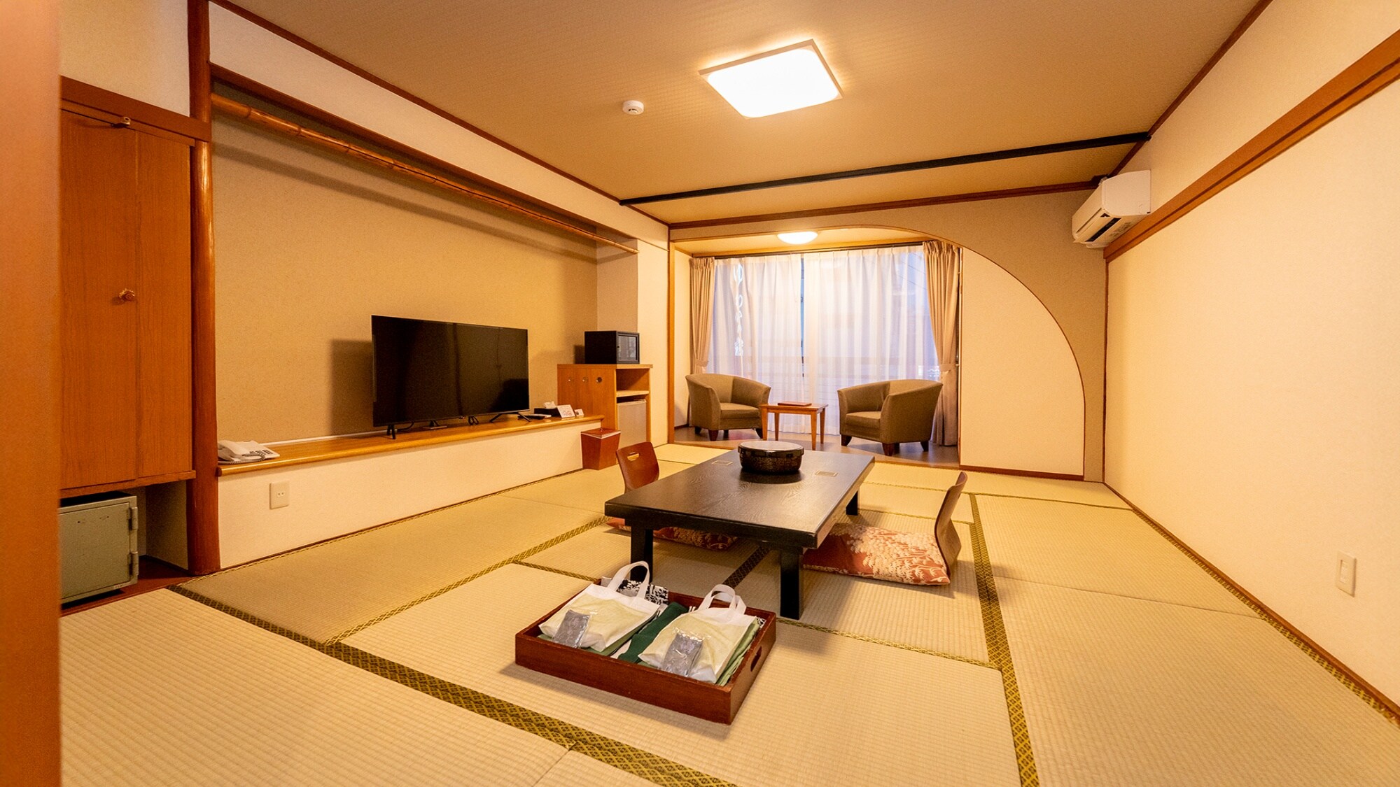 12-tatami Japanese-style room (with bathroom)