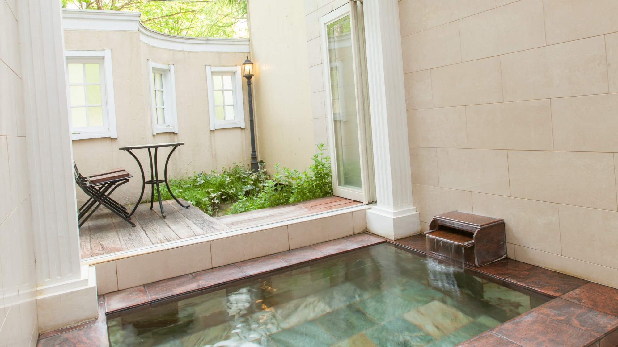 [Private bath]