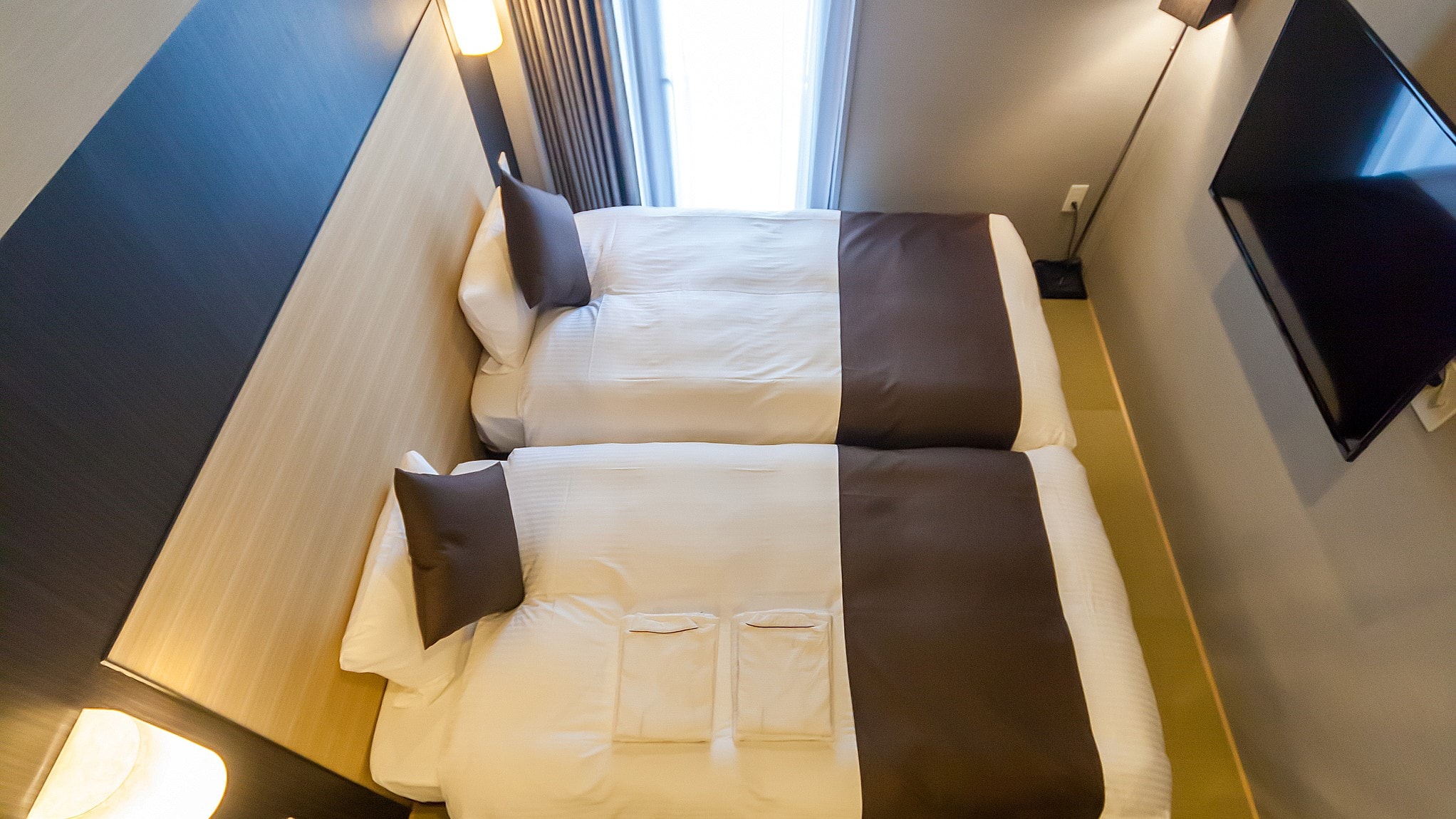 <Japanese modern twin room> An example of a guest room