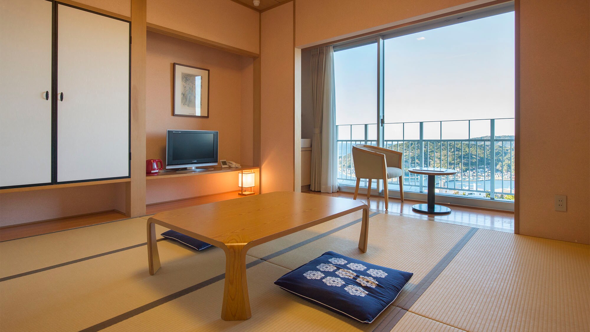 ■Japanese-style room (8 tatami mats) <with toilet>