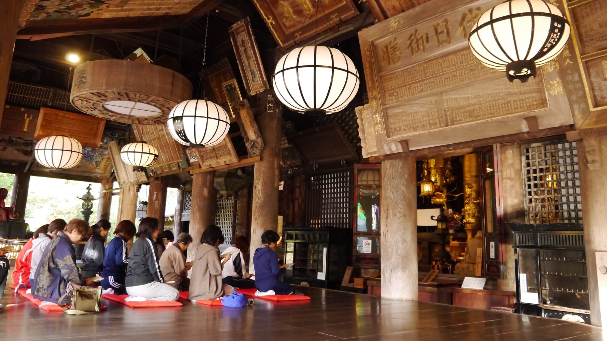 *[奈良長谷寺參拜] 為了讓您能夠感受到長谷寺的深邃與靈性，您可以自由地參觀寺廟並參加溫馨的晨禱。