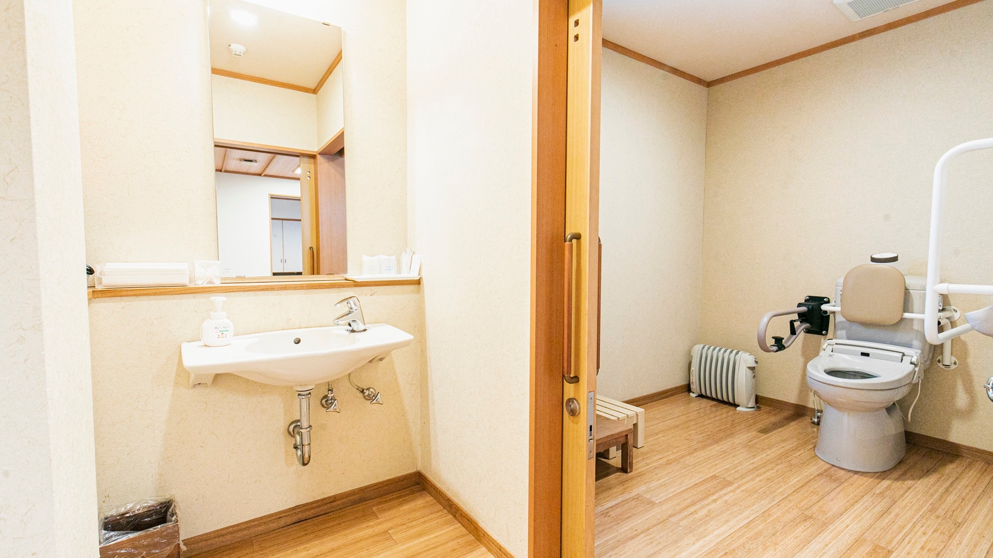 <Includes indoor cypress bath> Japanese-style room "Yunoka" / Barrier-free room, safe for the elderly