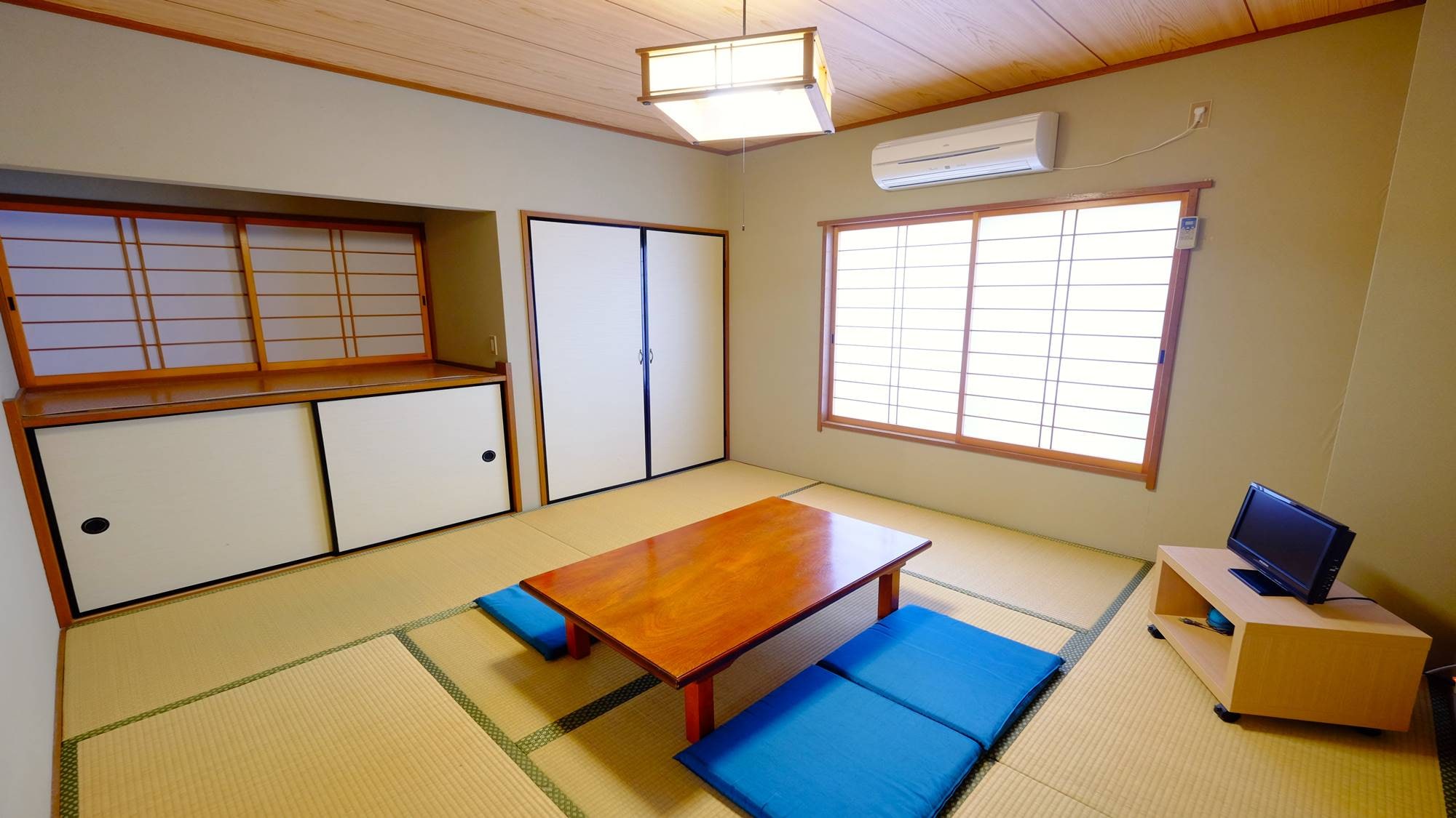 *[Example of guest room] Japanese-style room with 8 tatami mats/Location overlooking the ocean and Hachijo Fuji! Recommended for couples and families.