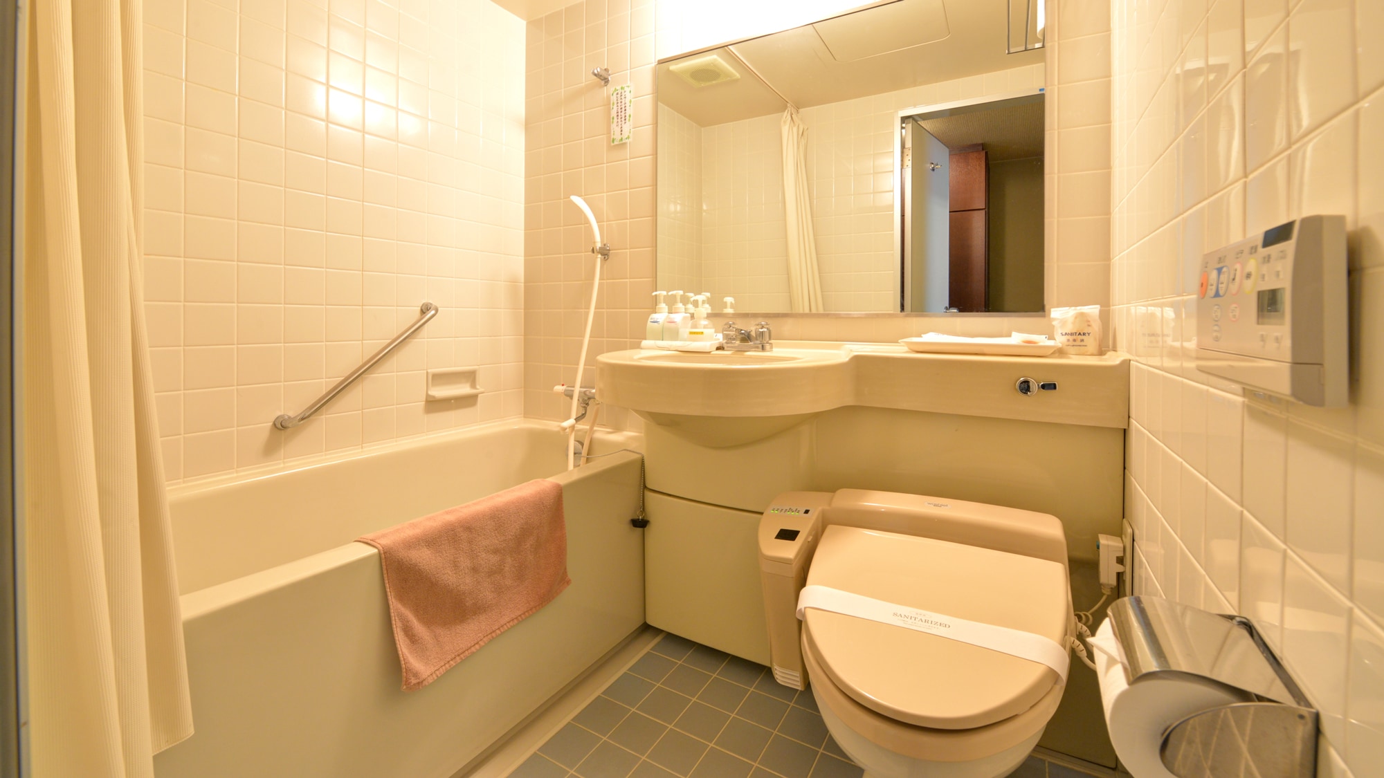  * [ตัวอย่างห้อง] มีอ่างอาบน้ำ และสุขภัณฑ์ (Washlet)