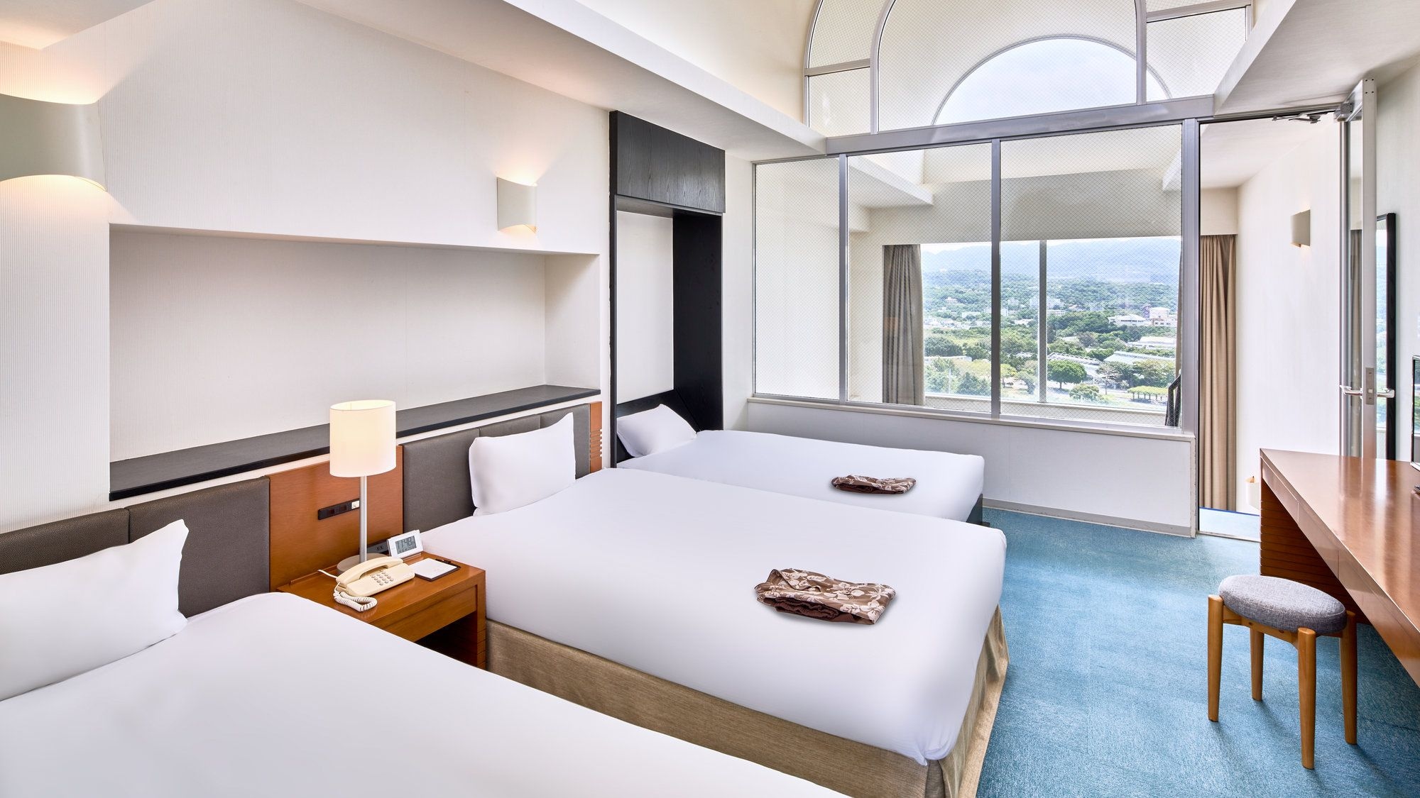 [Maisonette] Our proud maisonette apartments prioritize functionality and spaciousness. An ideal base for memorable group trips.