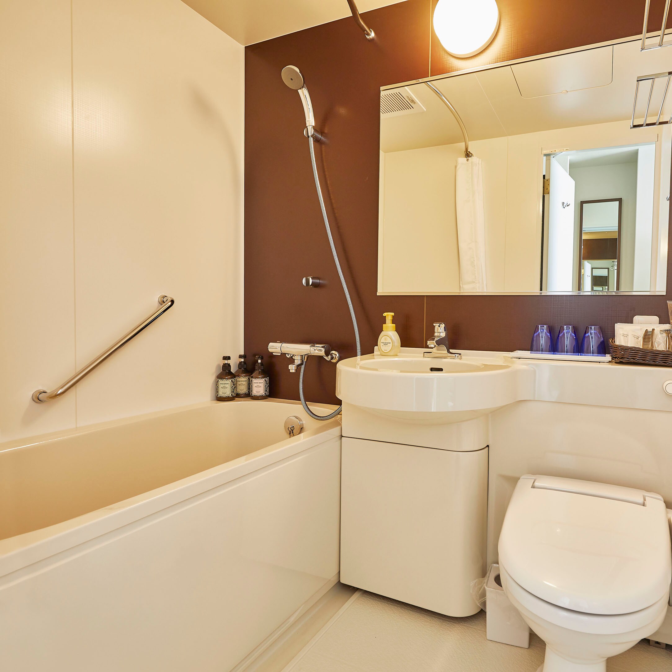 Single / double / standard room unit bath (image)