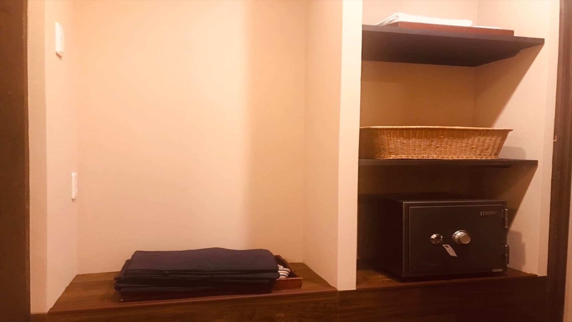 Kamar Nyaman R103