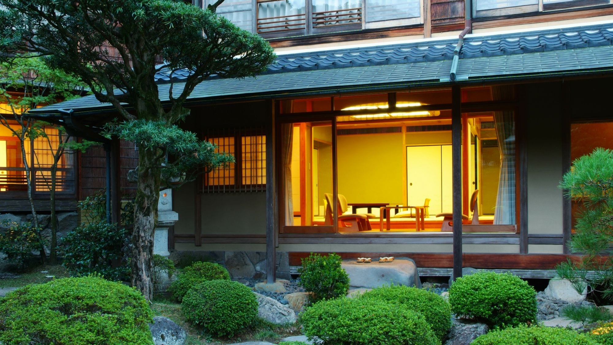 Japanese-style room 16 tatami mats