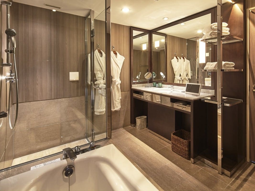 Panoramic Jr. Suite Room Bathroom