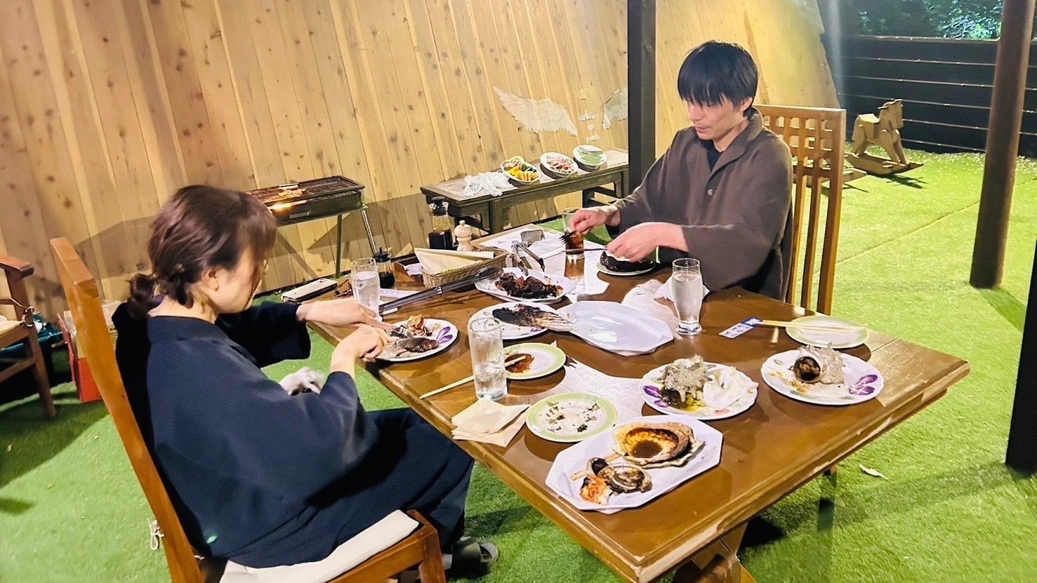 和狗狗一起享受BBQ的樂趣吧！下雨天也可以在狗狗活動區享受BBQ，不用擔心下雨♪