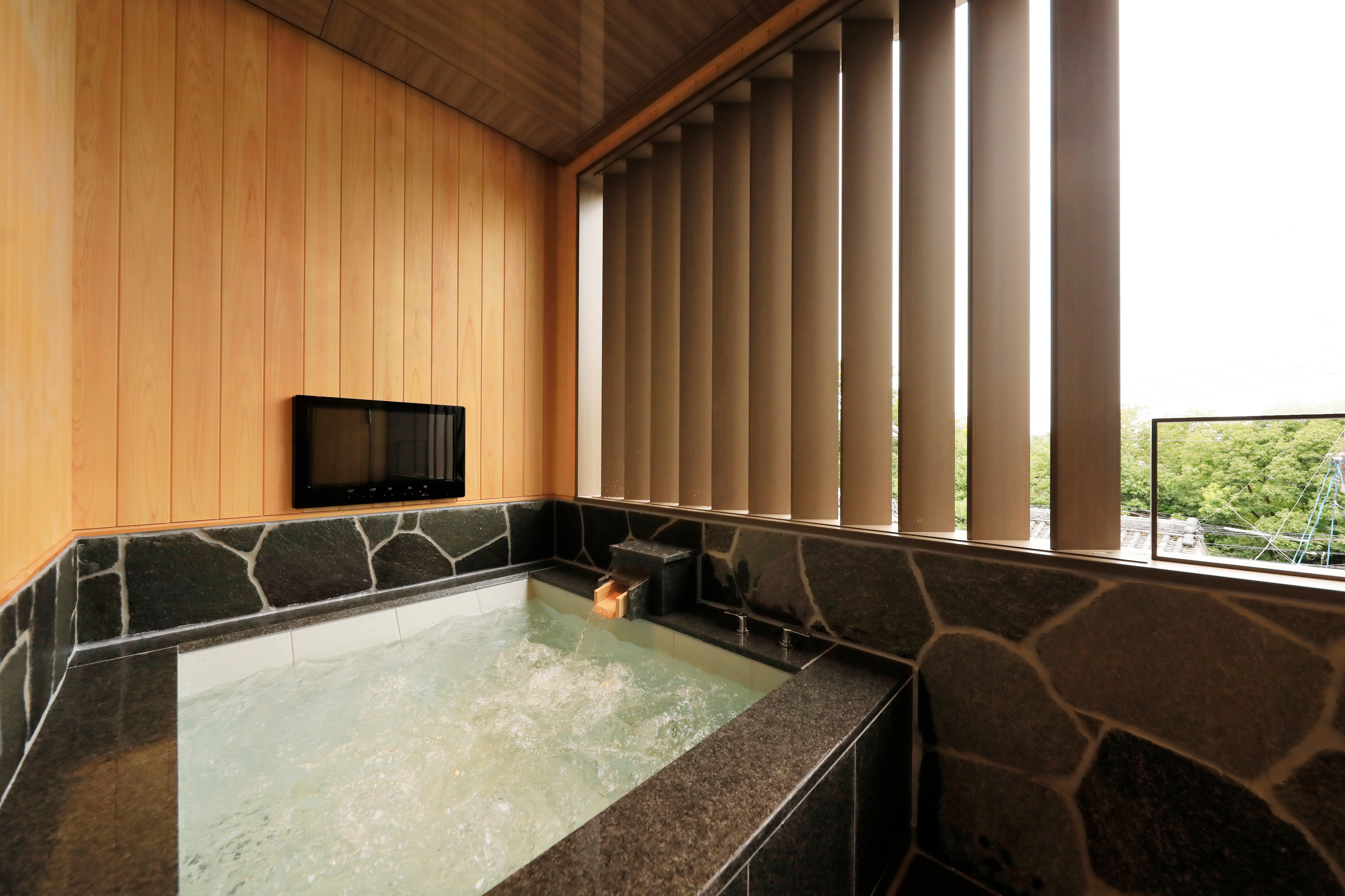 Spa Suite [Semi-open-air bath] * You cannot choose the type of bathtub. please note that.