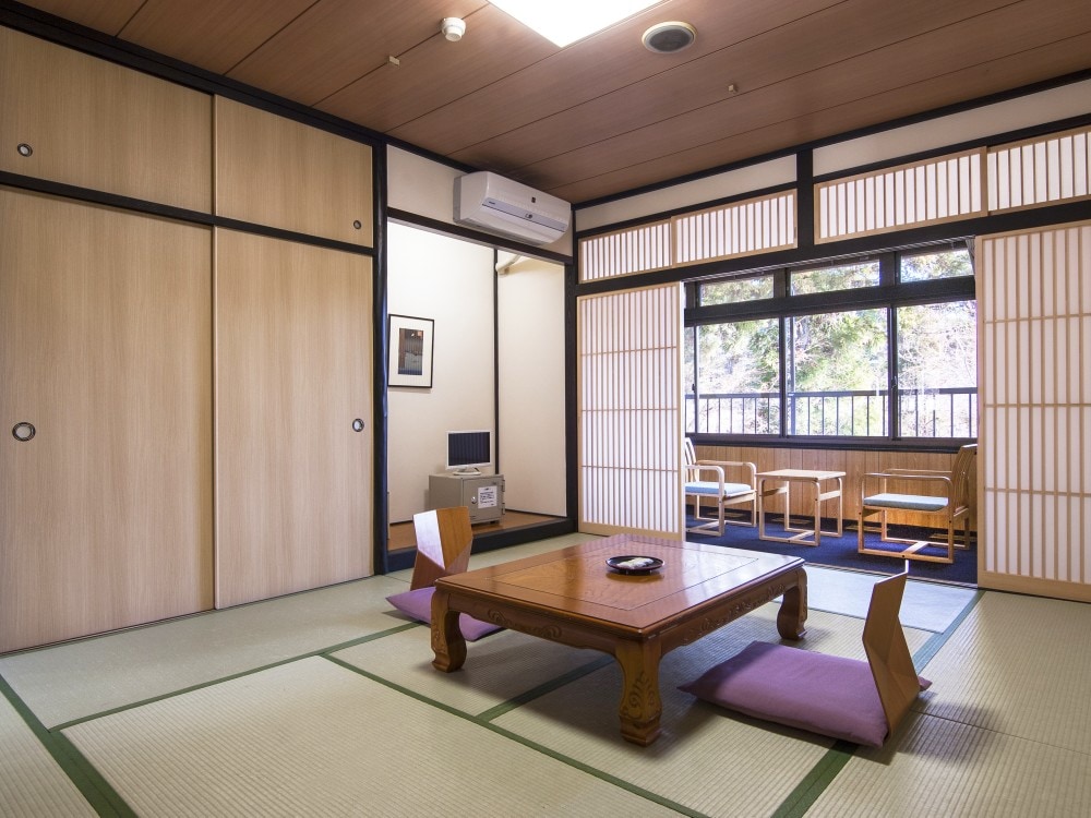 Japanese-style room 10 tatami mats + veranda 4 tatami mats (renovated/non-smoking room)
