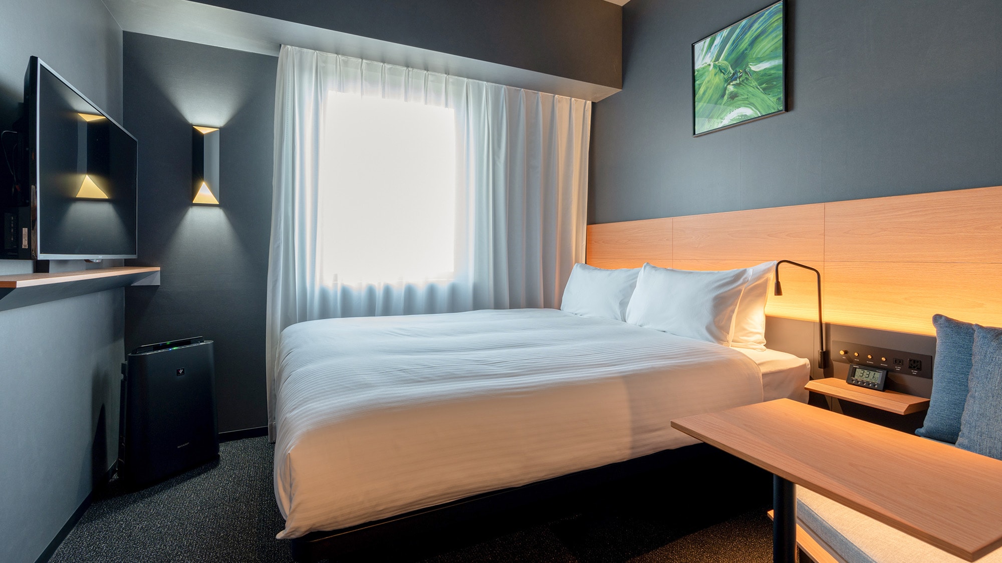 [Queen Double Room] A 15.5 square meter room equipped with a 160cm wide queen bed.