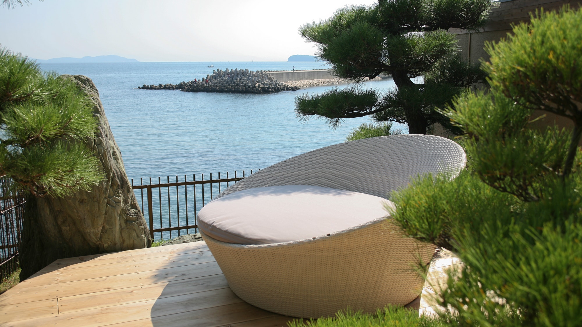 [ทุกห้องมีห้องอาบน้ำแบบเปิดโล่งส่วนตัว] Villa Paradise Sea Garden Type B / No. 102 / Terrace Sea side