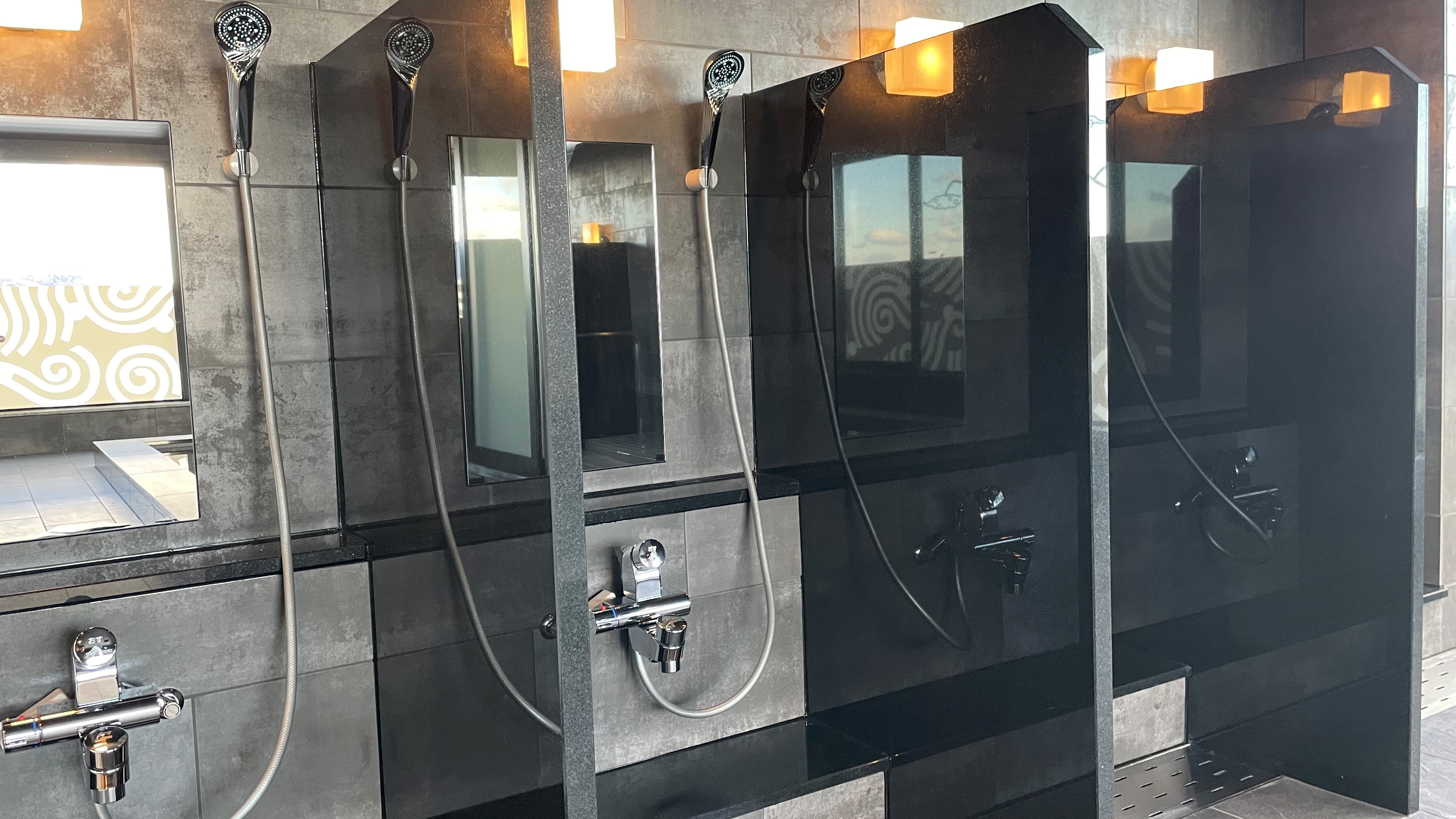 ■Large bath will be renovated and renewed in December 2023! My current favorite shower head is "ReFa"