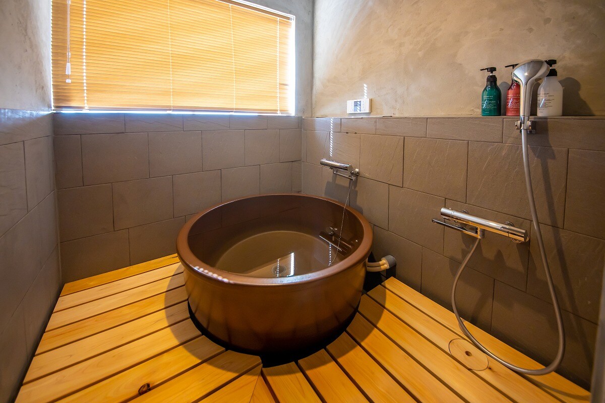 Shigaraki ware bath