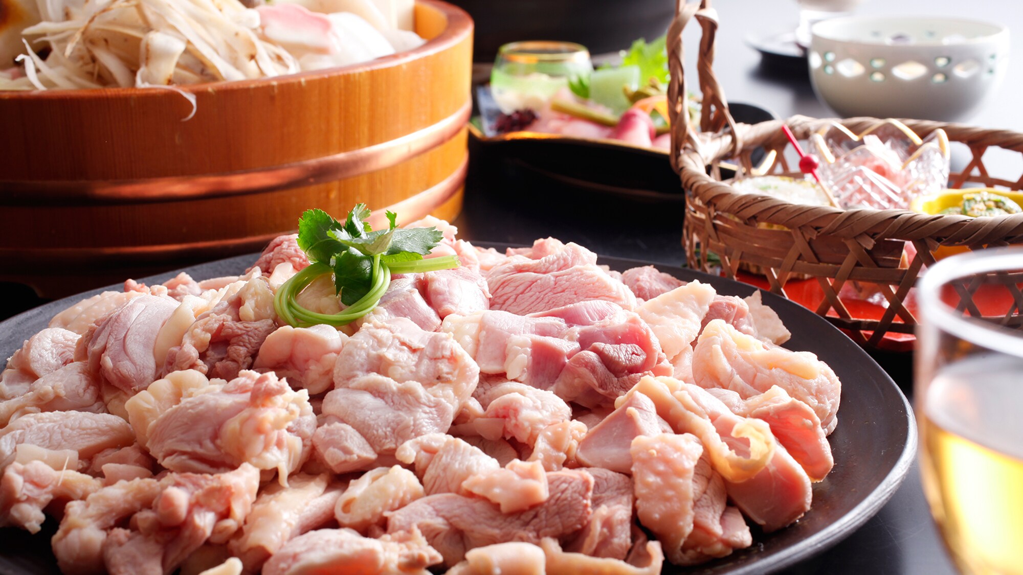 [Lẩu gà địa phương Kyoto] Thưởng thức sự kết hợp của dashi với hương thơm của cá ngừ và hương vị umami của thịt gà!