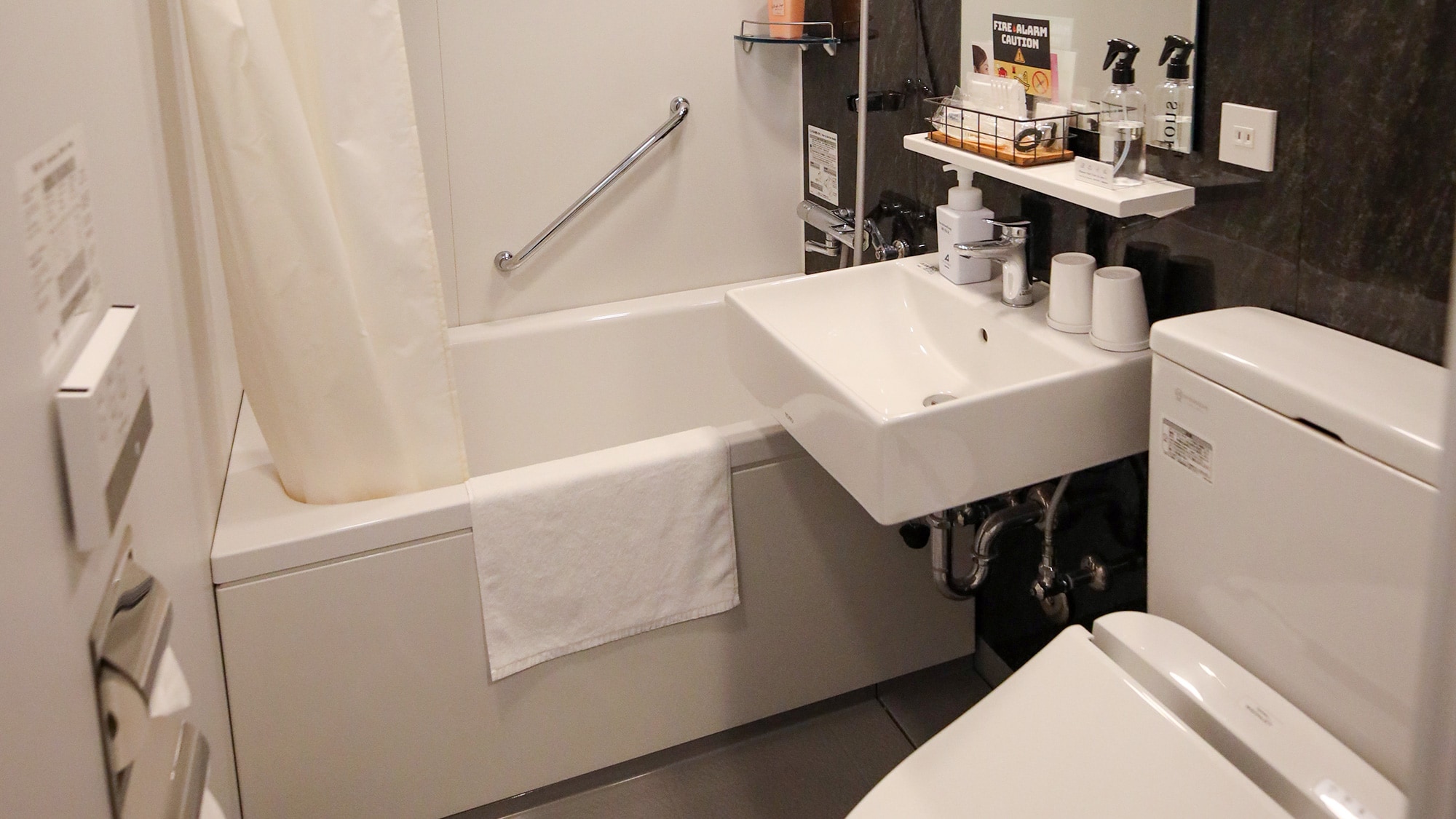 Guest room unit bath