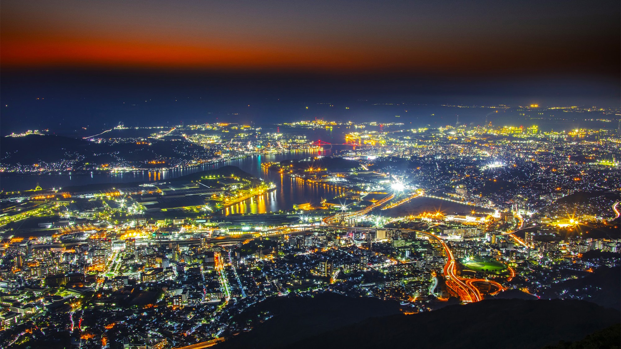 [10 billion dollars of brilliance ◇ Night view of Mt. Sarakura]