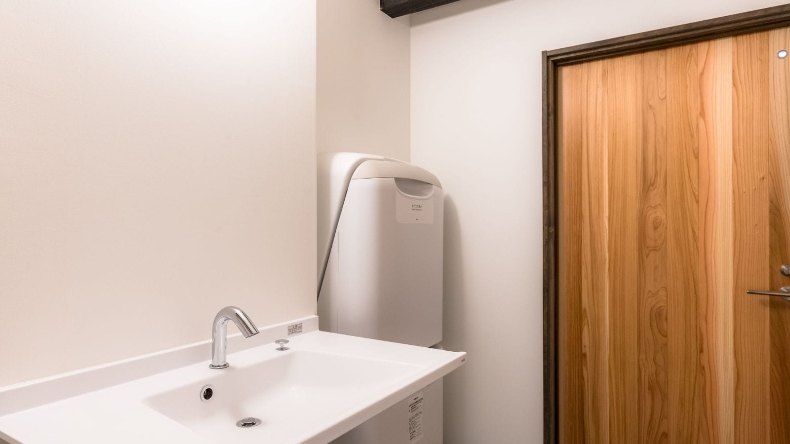 Shimizu Residence: Restroom