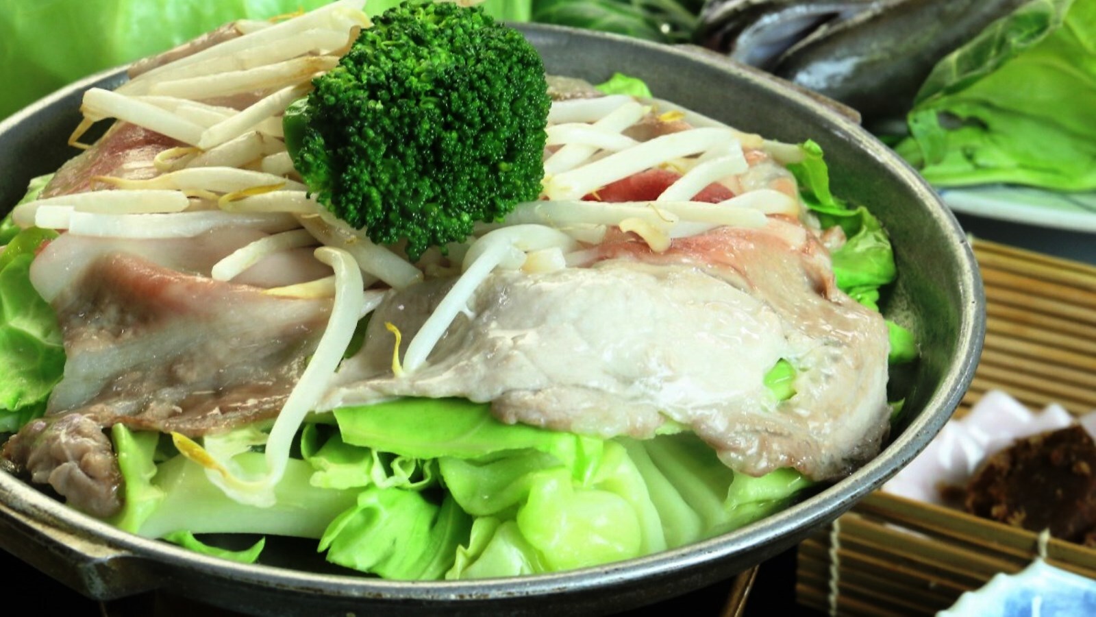 [Standard] Ceramic grill made with <Tsumagoi Highland cabbage> and <Joshu Mochi Pork>