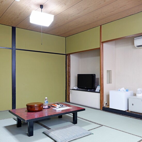 Main building 2F] Japanese-style room 10 tatami mats [Non-smoking]