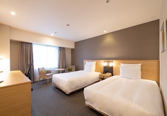 Phòng đôi tiêu chuẩn. Đây là phòng đôi có giá hợp lý, chủ yếu quay mặt ra phía Nam (phía Đại lộ Heiwa).