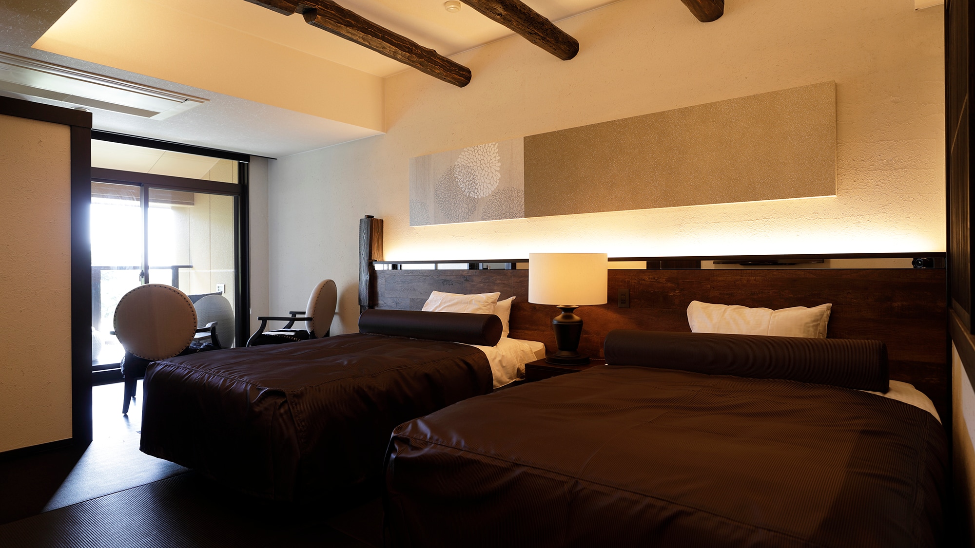 [Akane no Uta Twin Room] Includes a panoramic bath with a view of the ocean and the sunset