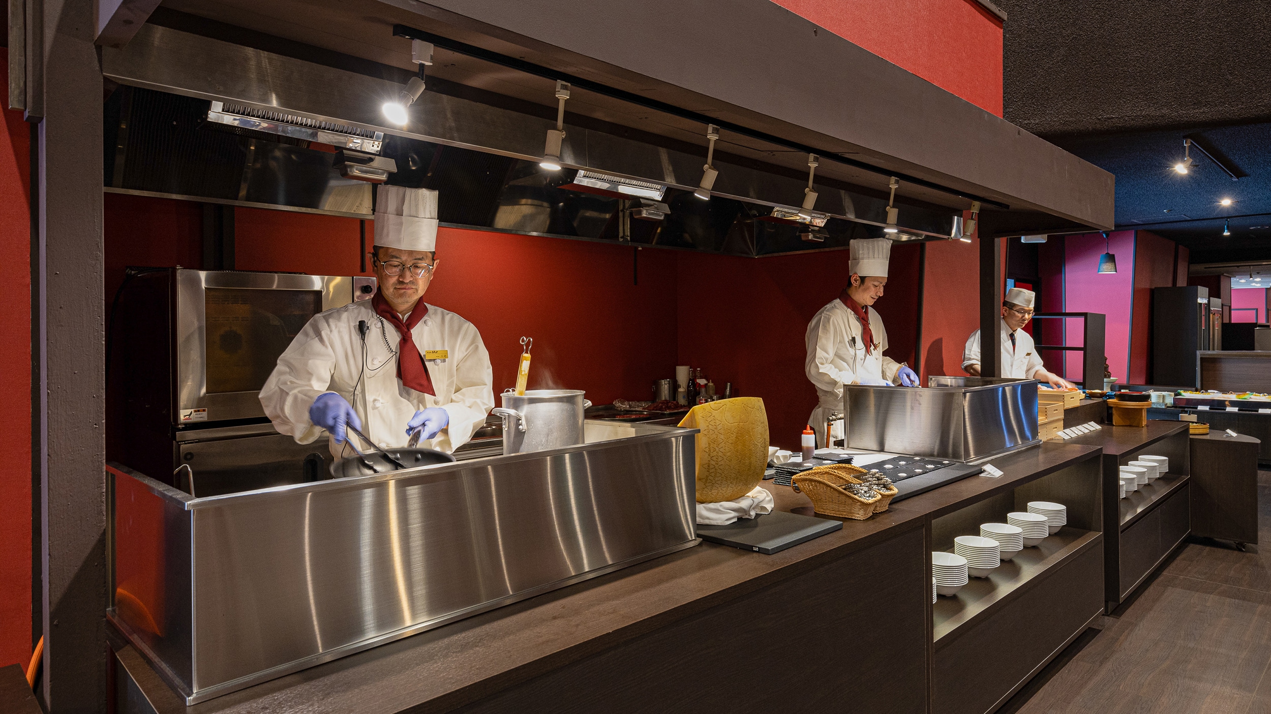 【ビュッフェ】料理人が目の前で調理するライブクッキングは毎日実施しております！
