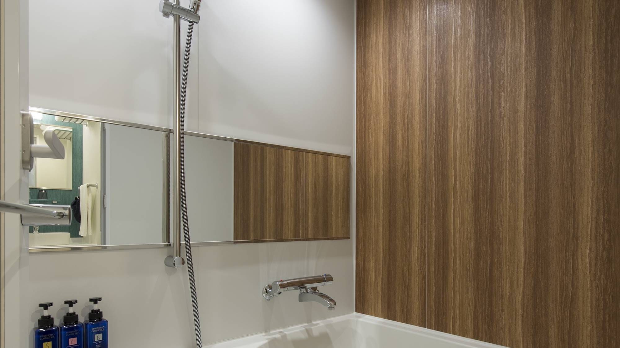 Superior Twin Room Bathroom
