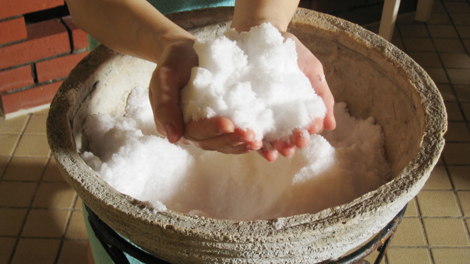 ●● Large communal bath ●● Salt sauna
