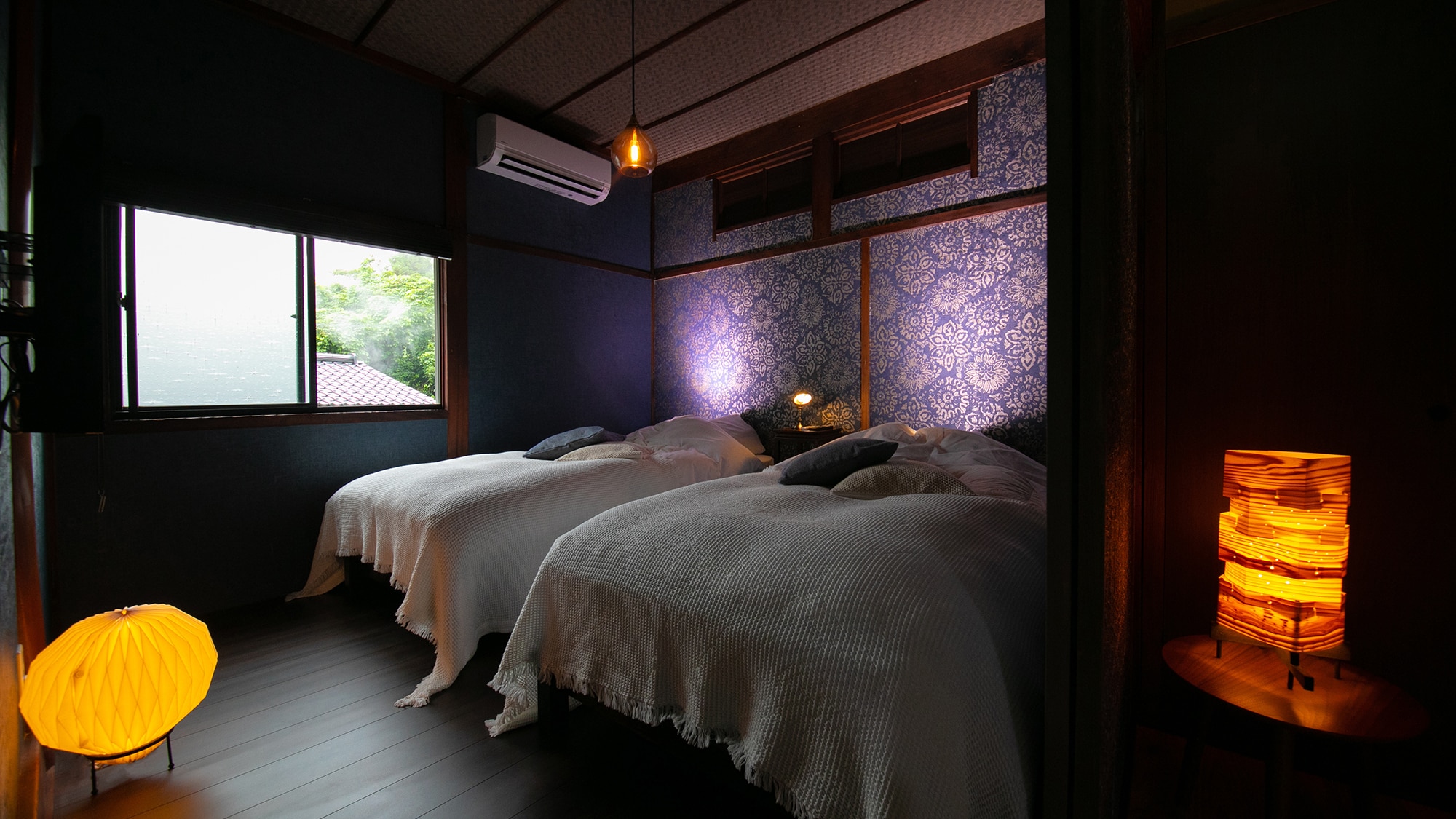 [Japanese and Western rooms 8 tatami mats + 8 tatami mats + bedroom] This room was renewed in July 2019.
