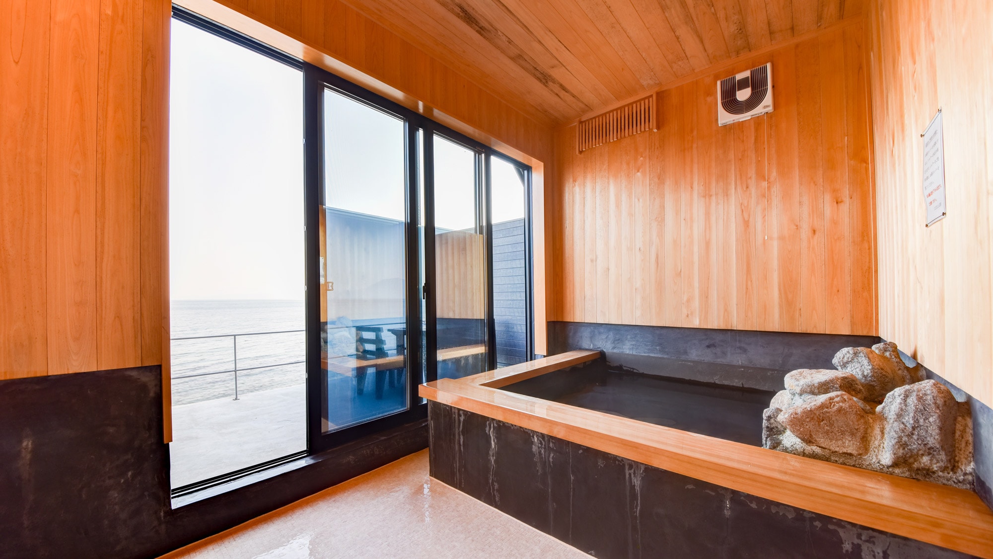 *帶半露天浴池（雙床）的小屋範例