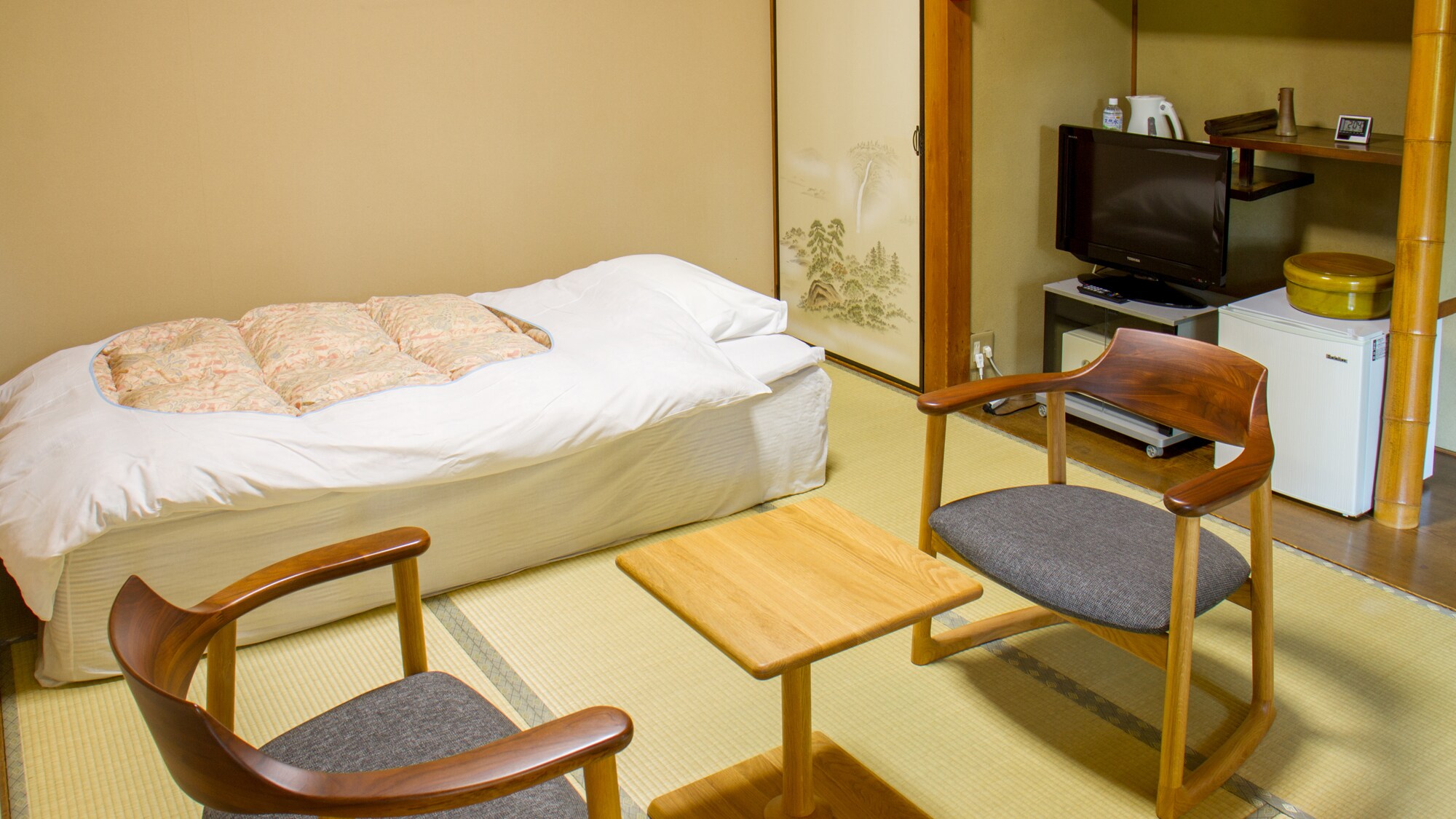 Japanese-style room (6 tatami mats)