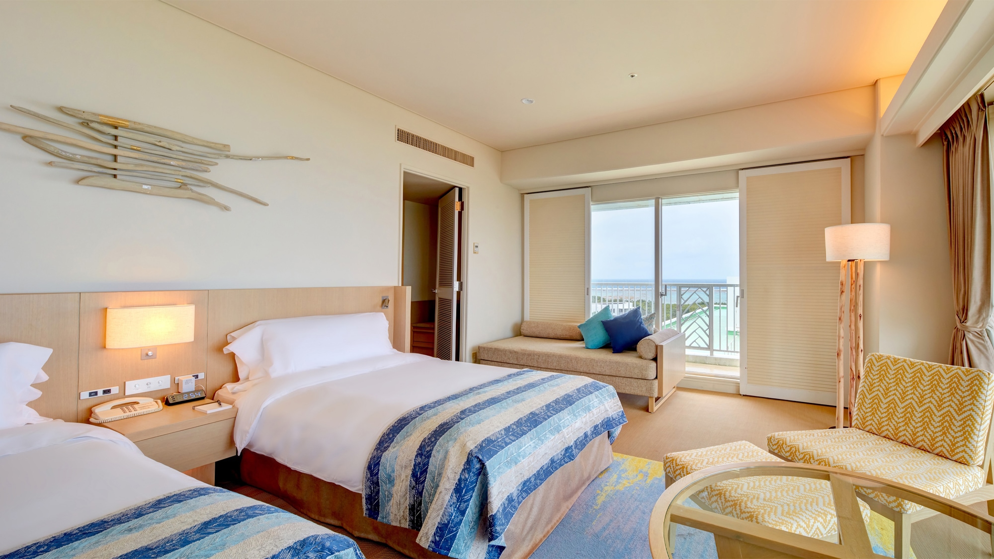 ■ Superior Corner Ocean Room