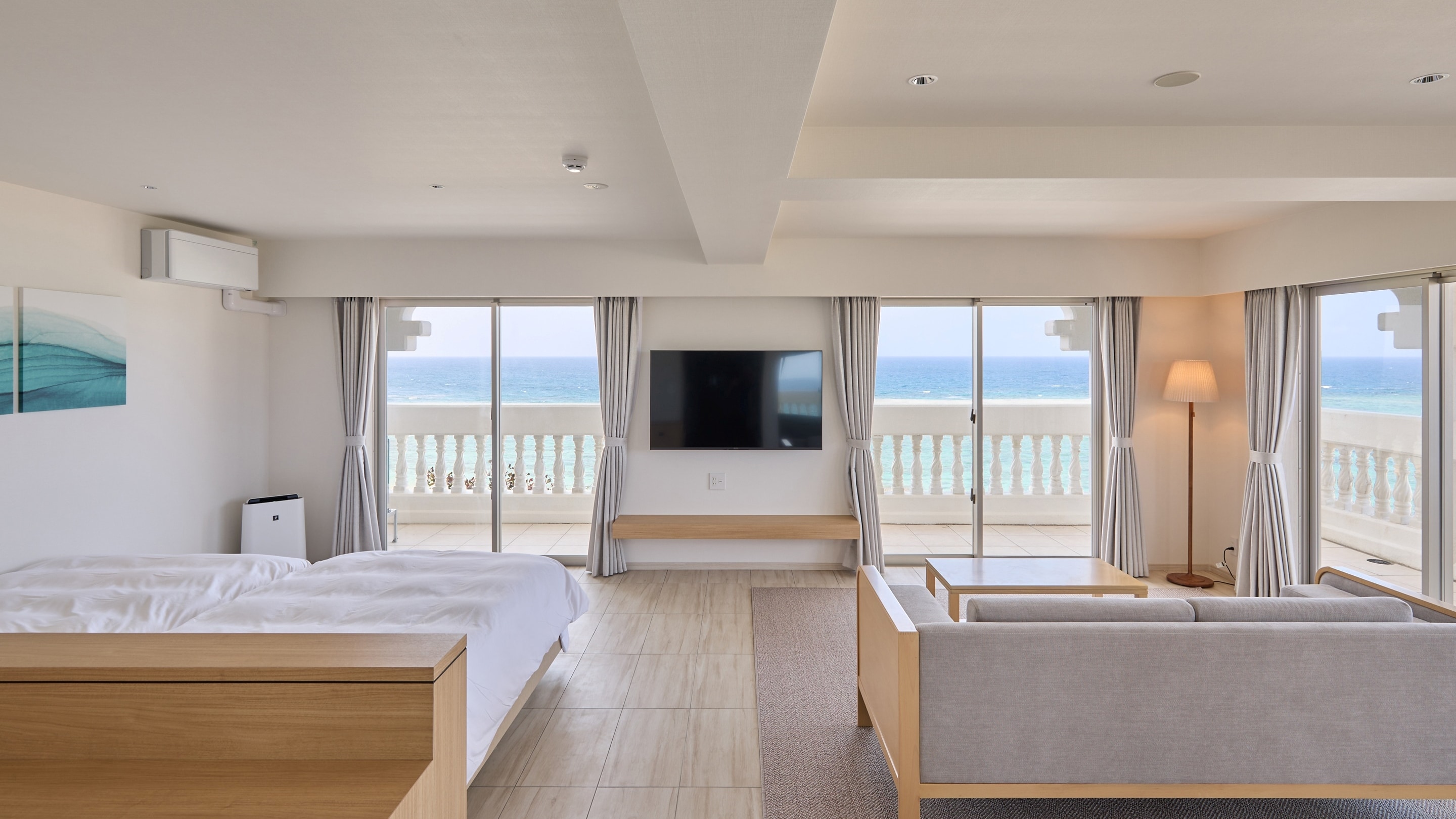 *[Standard Twin] Spectacular ocean view beyond the window