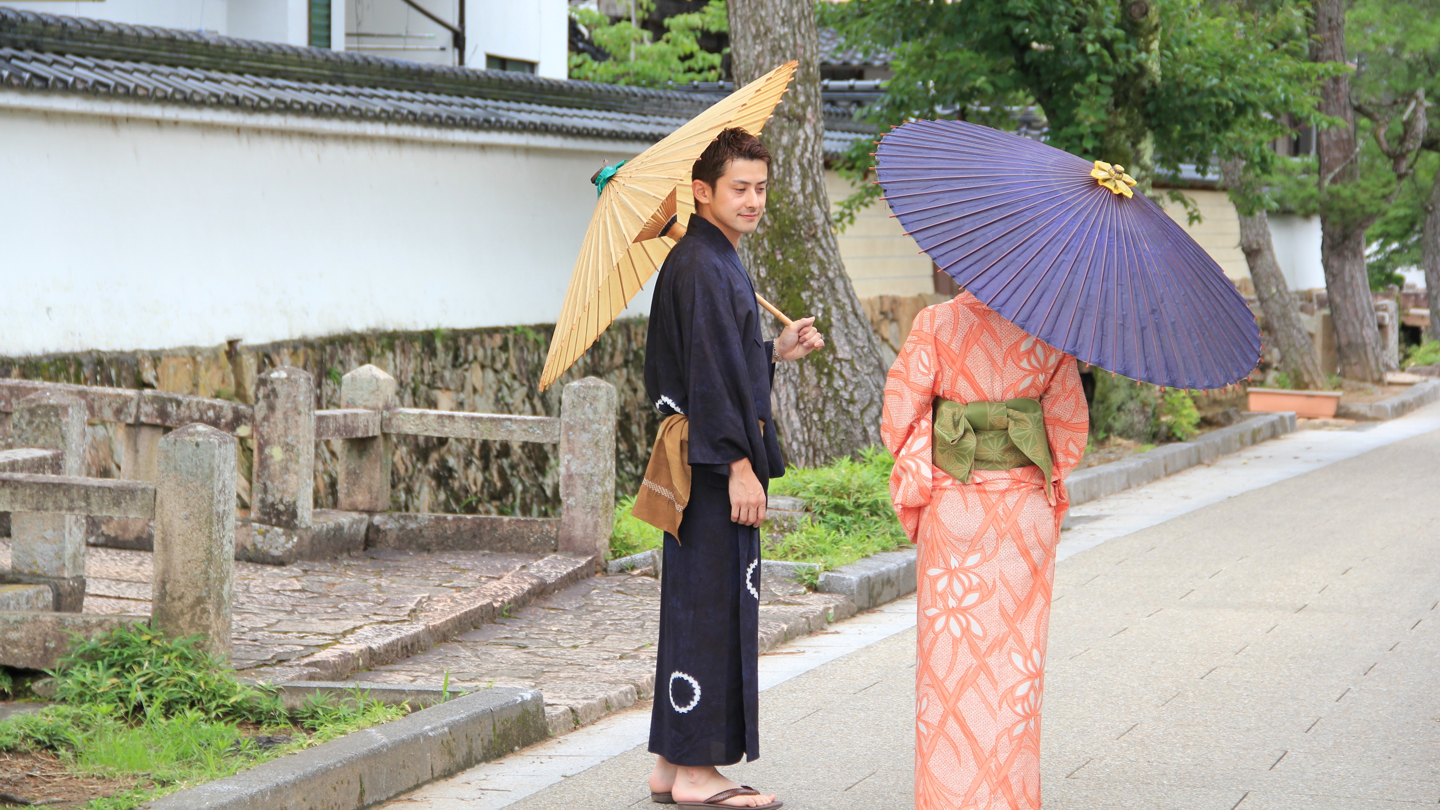 [Đi dạo quanh thị trấn lâu đài trong bộ kimono lụa mùa hè]