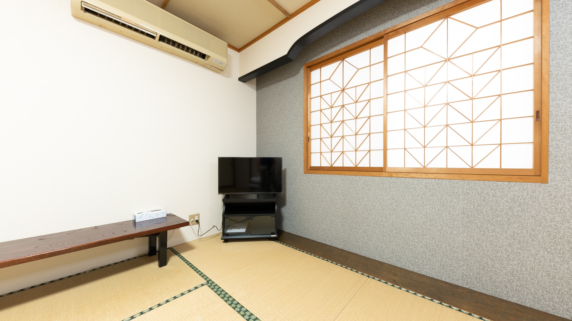 [Non-smoking] Japanese-style room for 1-3 people (shared bathroom and toilet)