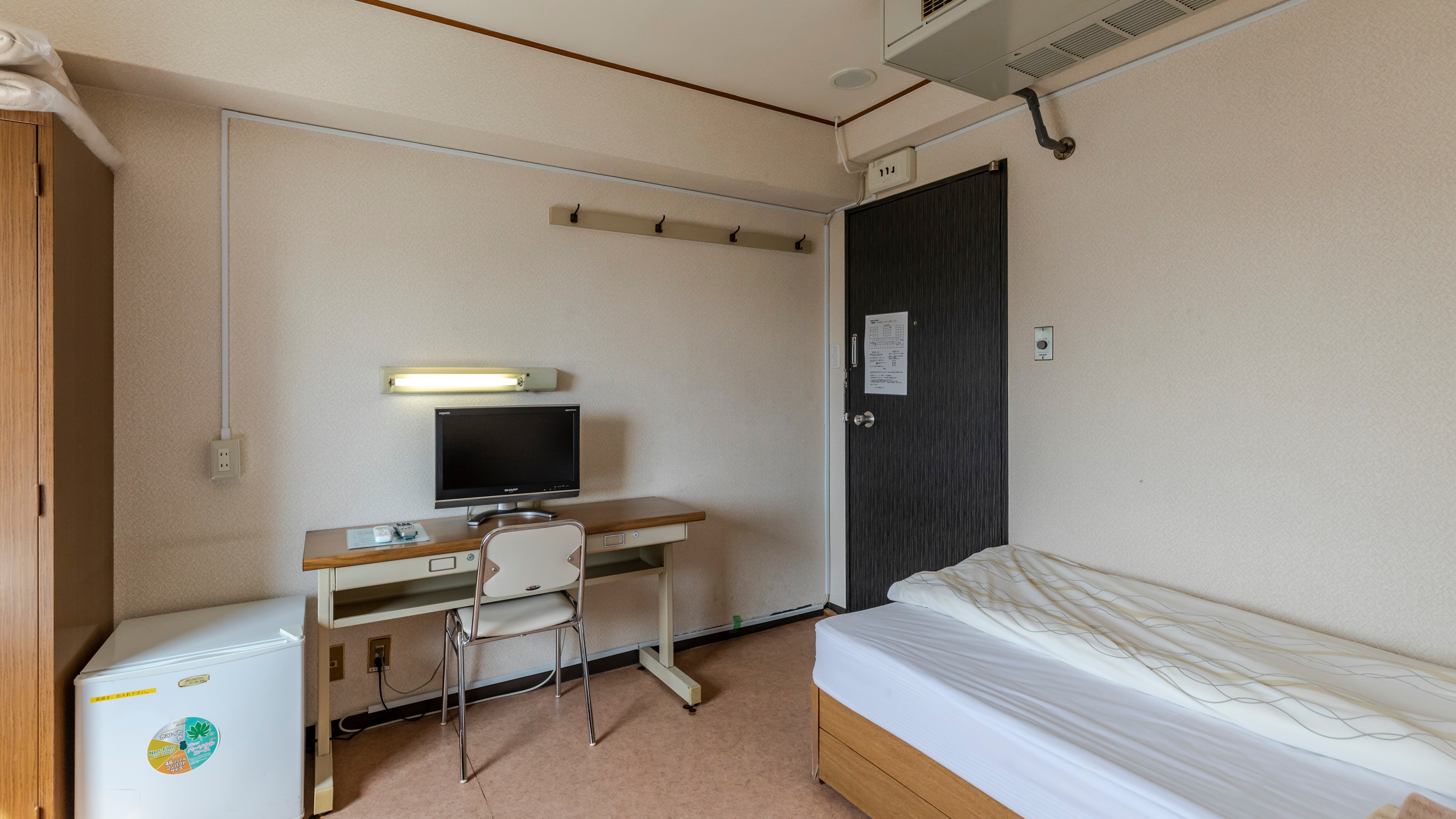Twin room (shared bathroom and toilet)