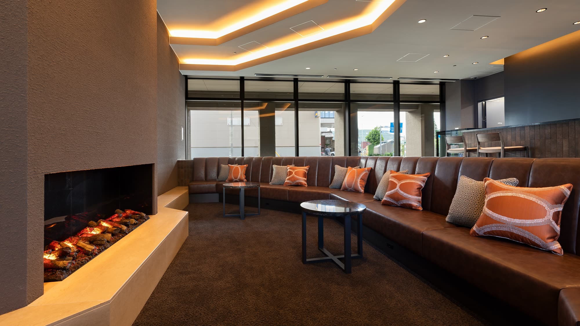 [Lounge] <1F> An open space that you can use freely while waiting to check in or meeting someone.